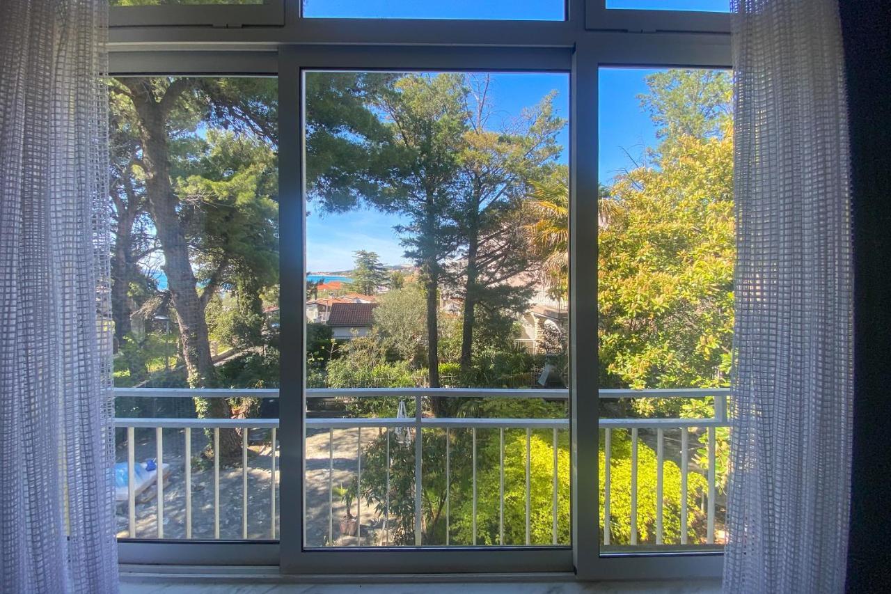 Beach Apartment - 50M From The Beach With Free Parking ビオグラード・ナ・モル エクステリア 写真
