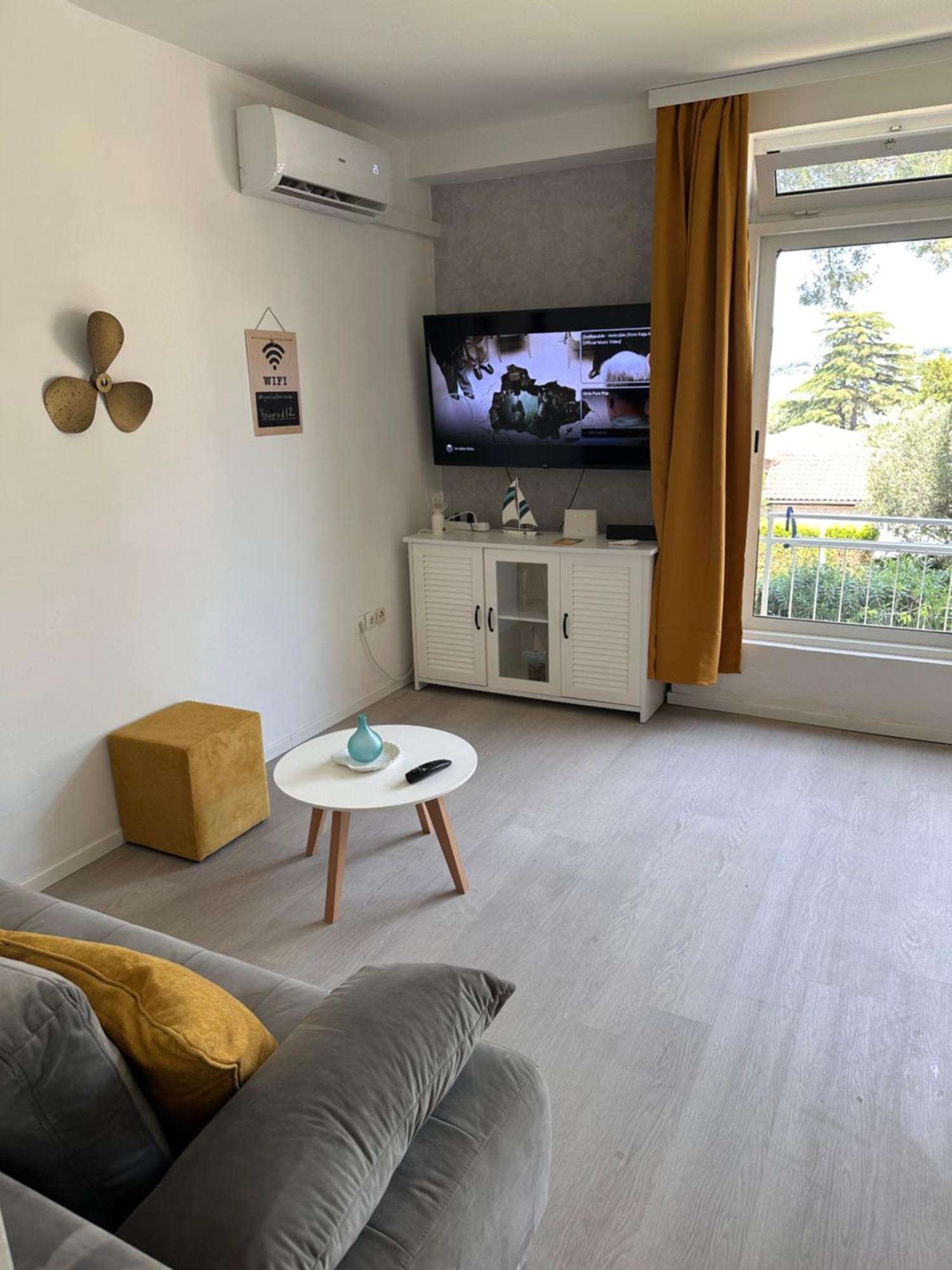 Beach Apartment - 50M From The Beach With Free Parking ビオグラード・ナ・モル エクステリア 写真